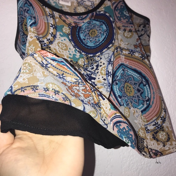 Flowy Cropped paisley Tank - Picture 6 of 9
